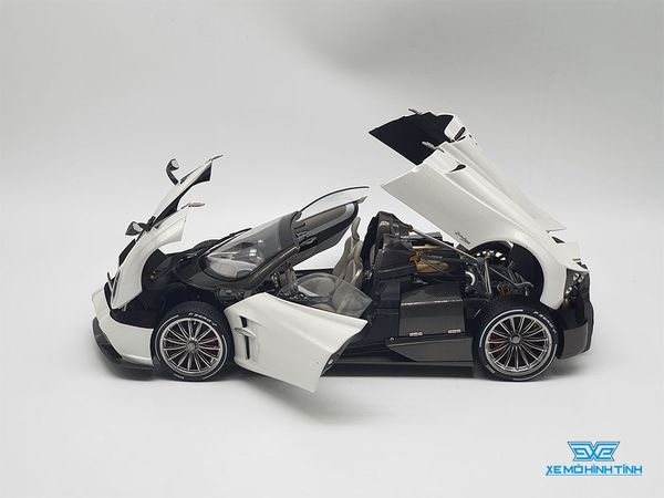 Xe Mô Hình Pagani Huyara 1:18 LCD ( Trắng)