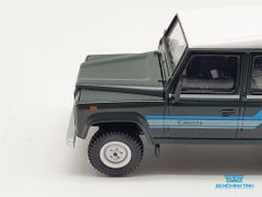 Xe Mô Hình Land Rover Defender 1985 County Station Wagon Grey RHD 1:64 Mini GT ( Đen )