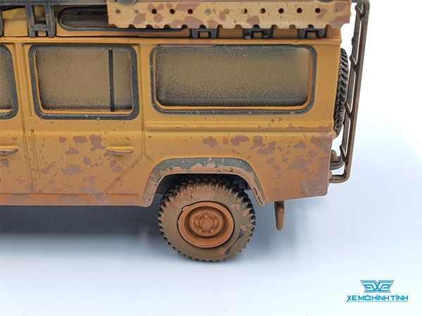 Xe Mô Hình Land Rover Defender 110 1989 Camel Trophy Winner Team UK RHD 1:64 MiniGT ( Vàng Bụi )