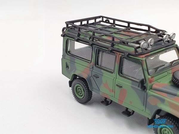 Xe Mô Hình Land Rover Defender 110 Military Canouflage 1:64 Mini GT (Xanh Quân Đội)