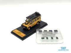 Xe Mô Hình Land Rover Defender 110 Camel 1:64 Master ( Vàng )