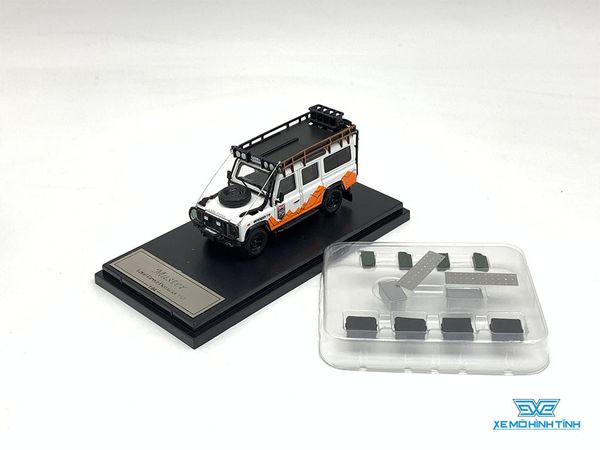 Xe Mô Hình Land Rover Defender 110 1:64 Master ( Trắng Cam )