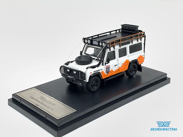 Xe Mô Hình Land Rover Defender 110 1:64 Master ( Trắng Cam )