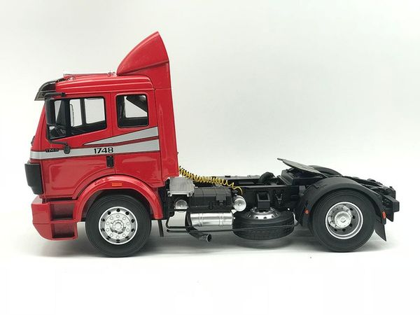 Xe Mô Hình MERCEDES BENZ SK1748 TRUCK 1:18 Otto ( ĐỎ )