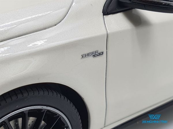 Xe Mô Hình Mercedes-Benz A45 AMG 1:18 GT Spirit (Trắng)