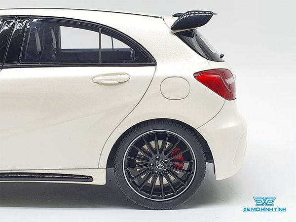 Xe Mô Hình Mercedes-Benz A45 AMG 1:18 GT Spirit (Trắng)