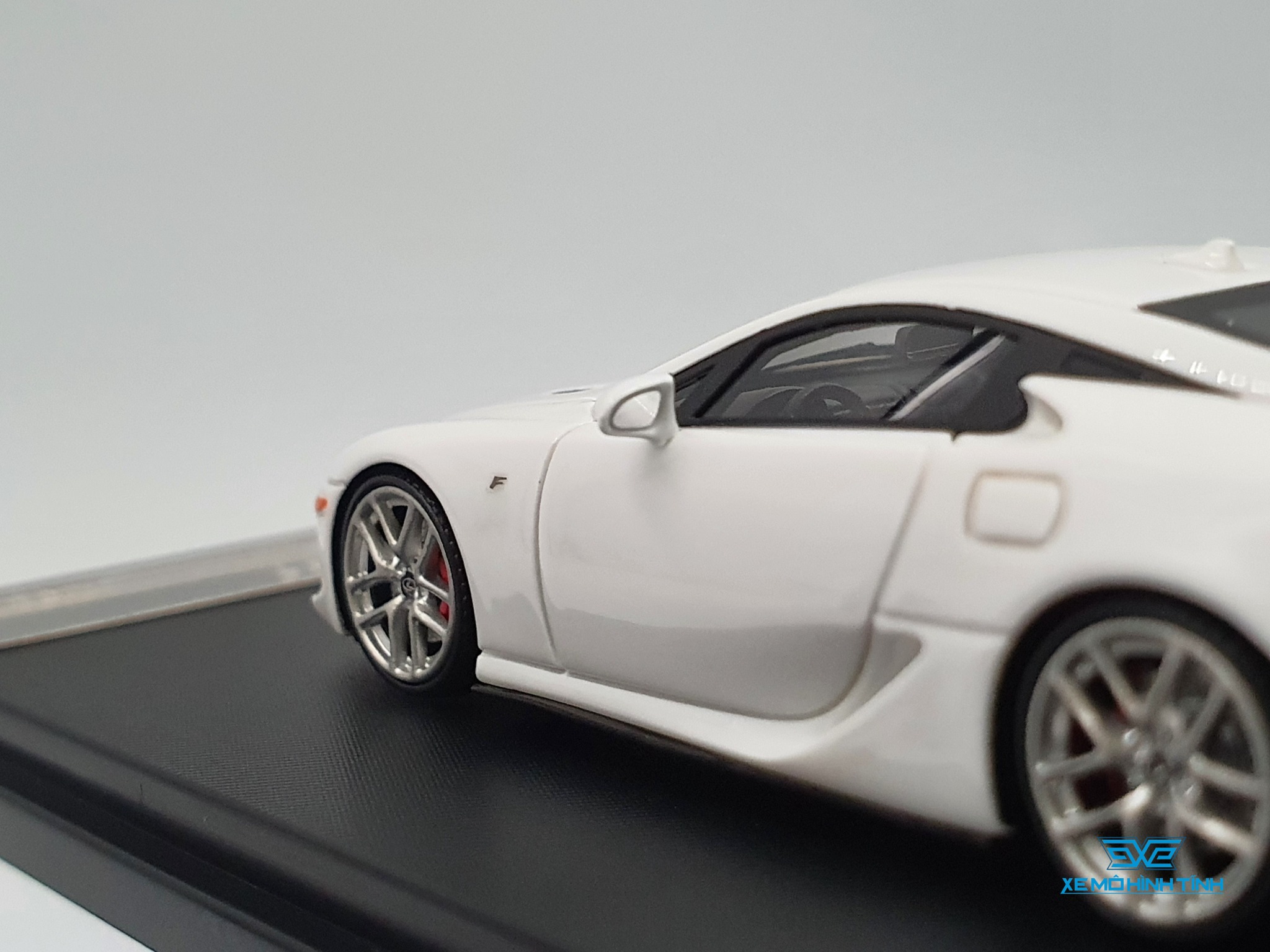 Xe Mô Hình Lexus LFA Limited 199 1:64 Stance Hunters (Trắng