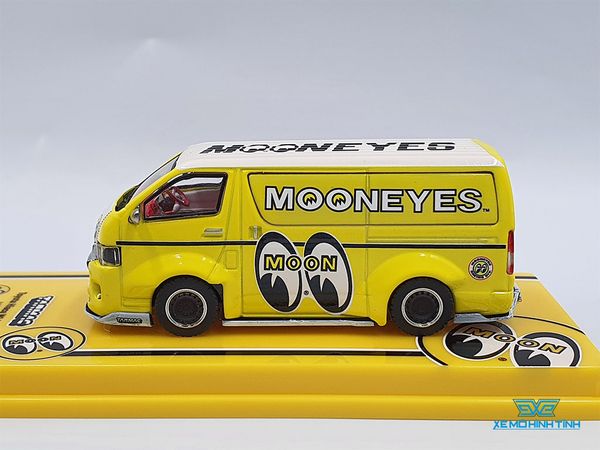 Xe Mô Hình Toyota Hiace Widebody Mooneyes 1:64 Tarmac Works ( Vàng )