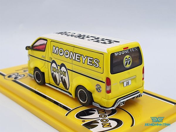 Xe Mô Hình Toyota Hiace Widebody Mooneyes 1:64 Tarmac Works ( Vàng )