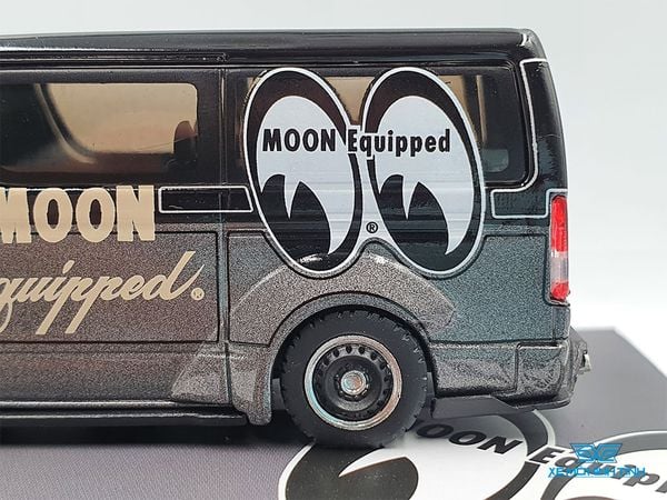 Xe Mô Hình Toyota Hiace Widebody MOONEYES 1:64 Tarmac Works (Đen)