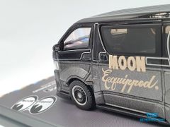 Xe Mô Hình Toyota Hiace Widebody MOONEYES 1:64 Tarmac Works (Đen)