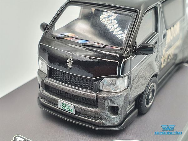 Xe Mô Hình Toyota Hiace Widebody MOONEYES 1:64 Tarmac Works (Đen)