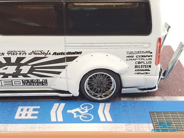 Xe Mô Hình Toyota Hiace Widebody 1:64 Tarmac Works ( Trắng )