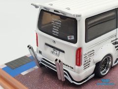 Xe Mô Hình Toyota Hiace Widebody 1:64 Tarmac Works ( Trắng )