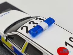 Xe Mô Hình Volvo 850 Estate Police Car 1:64 Tarmac Works ( Trắng )