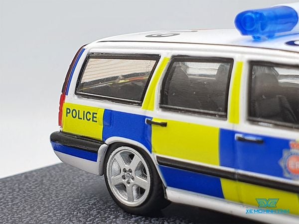 Xe Mô Hình Volvo 850 Estate Police Car 1:64 Tarmac Works ( Trắng )