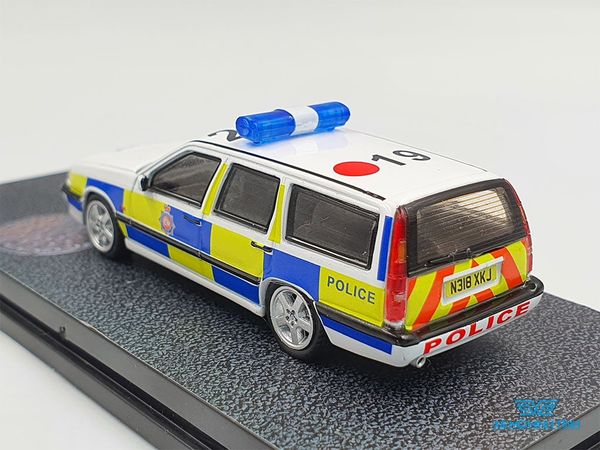 Xe Mô Hình Volvo 850 Estate Police Car 1:64 Tarmac Works ( Trắng )