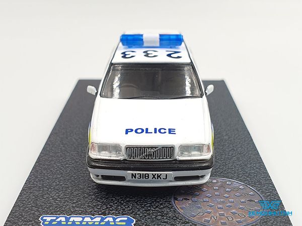 Xe Mô Hình Volvo 850 Estate Police Car 1:64 Tarmac Works ( Trắng )