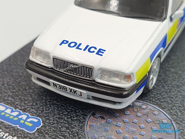 Xe Mô Hình Volvo 850 Estate Police Car 1:64 Tarmac Works ( Trắng )