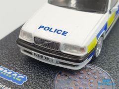 Xe Mô Hình Volvo 850 Estate Police Car 1:64 Tarmac Works ( Trắng )