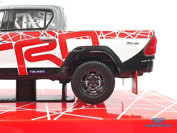 Xe Mô Hình Toyota Hilux AXCR 2016 Show Car 1:64 Tarmac Works ( Trắng Đỏ )