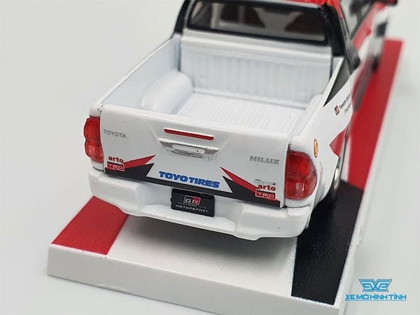 Xe Mô Hình Toyota Hilux 1:64 Tarmac Works ( Trắng Đỏ Đen )