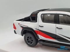 Xe Mô Hình Toyota Hilux 1:64 Tarmac Works ( Trắng Đen )