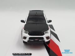 Xe Mô Hình Toyota Hilux 1:64 Tarmac Works ( Trắng Đen )