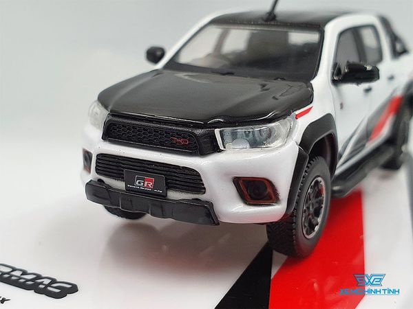 Xe Mô Hình Toyota Hilux 1:64 Tarmac Works ( Trắng Đen )