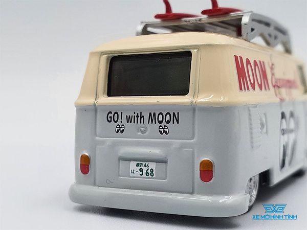 Xe Mô Hình Volkswagen Type II (T1) Panel Van Mooneyes 1:64 Schuco x Tarmac ( Kem )