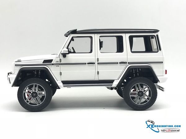 1:18 MERCEDES-BENZ G500 4x4 2 (GLOSS WHITE)