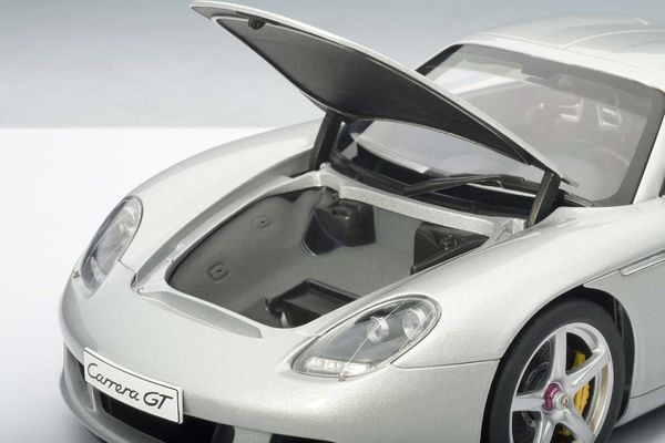 XE MÔ HÌNH PORSCHE CARRERA GT (BẠC)