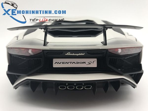 1/18 LAMBORGHINI AVENTADOR LP750-4 SV (BIANCO CANOPUS/PEARL WHITE)