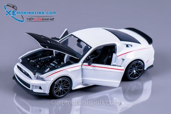 Xe Mô Hình Ford Mustang 2014 Street Racer 1:24 Maisto (Trắng)