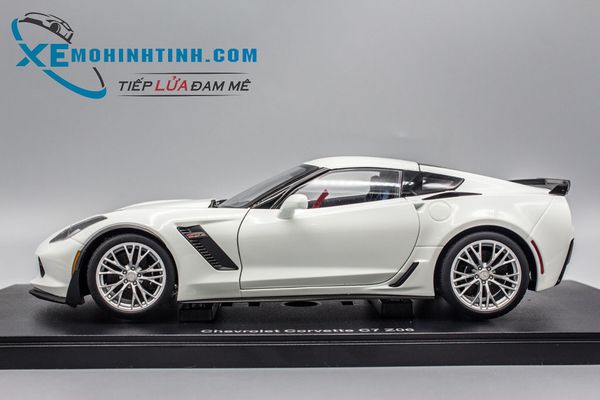 XE MÔ HÌNH CHEVROLET CORVETTE C7 Z06 1:18 AUTOART (TRẮNG)