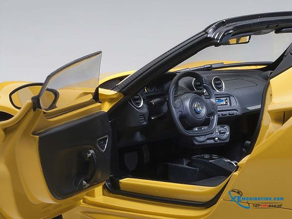 Xe Mô Hình Alfa Romeo 4C Spider 1:18 Autoart ( Vàng )