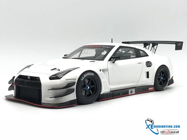 MH NISSAN GT-R NISMO GT3 1:18 AUTOART (WHITE)