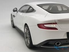 1/18 ASTON MARTIN VANQUISH (GLOSSY WHITE)