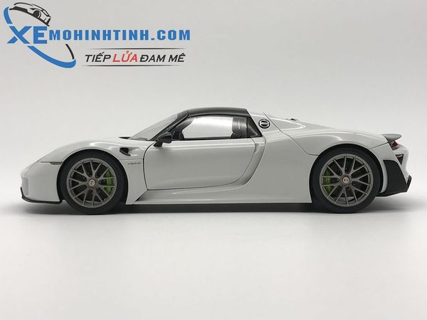 Xe Mô Hình 1:18 Porsche 918 Spyder Weissach Package - Trắng