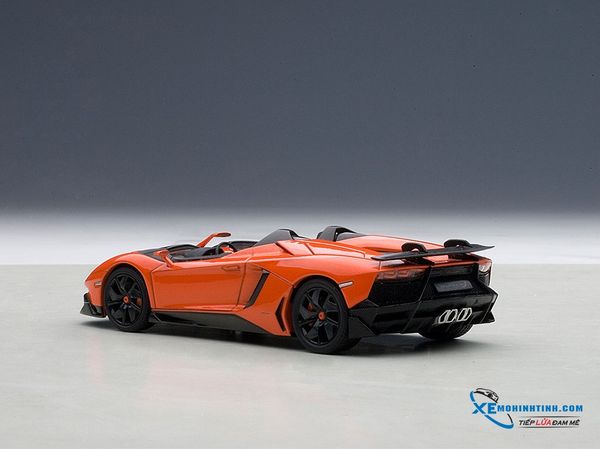 XE MÔ HÌNH LAMBORGHINI AVENTADOR J 1:43 AUTOART (CAM)