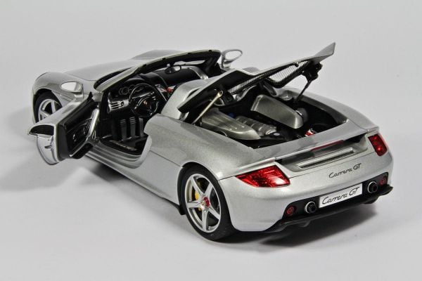 XE MÔ HÌNH PORSCHE CARRERA GT (BẠC)