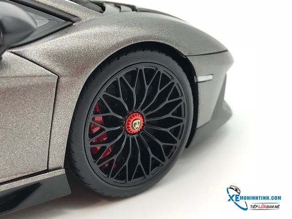 Lamborghini Aventador LP750-4 SV Autoart 1:18 (Xám)