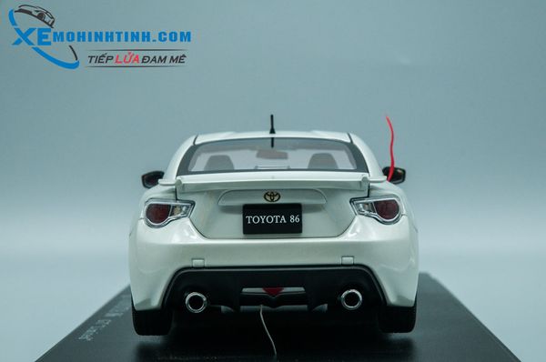 XE MÔ HÌNH TOYOTA 86 GT ''LIMITED'' 1:18 AUTOART (TRẮNG)