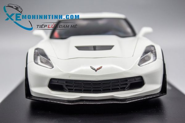 XE MÔ HÌNH CHEVROLET CORVETTE C7 Z06 1:18 AUTOART (TRẮNG)