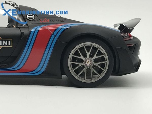 1/18 PORSCHE 918 SPYDER WEISSACH PACKAGE (BLACK/MARTINI LIVERY)