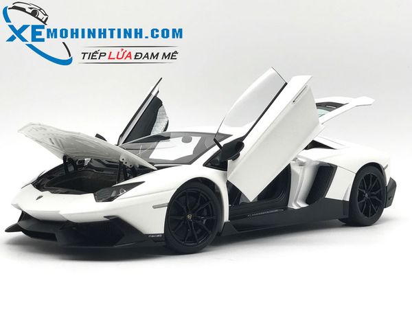 Lamborghini AVENTADOR LP720-4 50TH ANNIVERSARY EDITION Autoart 1:18 (Trắng)