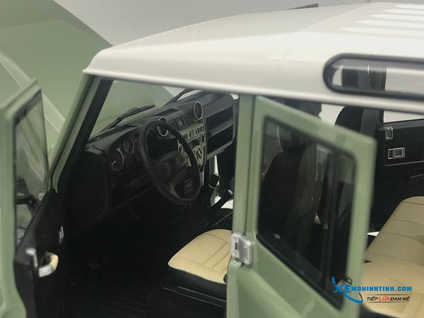 Xe Mô Hình Land Rover Defender 110 1:18 Almost Real ( Xanh 4 cửa )