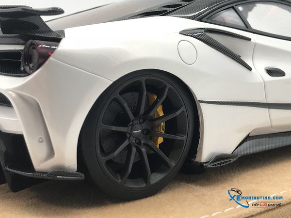 Ferrari 488 4XX Siracusa Mansory JUC 1:18 (Trắng)