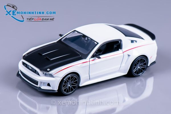 Xe Mô Hình Ford Mustang 2014 Street Racer 1:24 Maisto (Trắng)