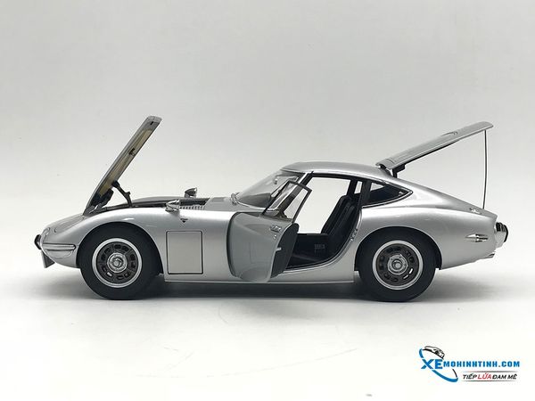 1:18 TOYOTA 2000GT (SILVER)